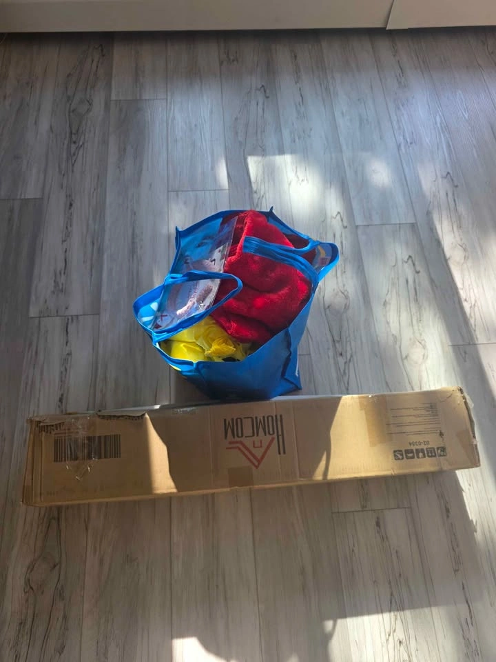 5 FT Christmas tree + bag of decorations - photo 2