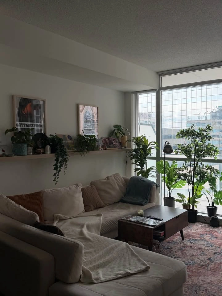 1 Bed 1 Bath - Apartment - photo 2