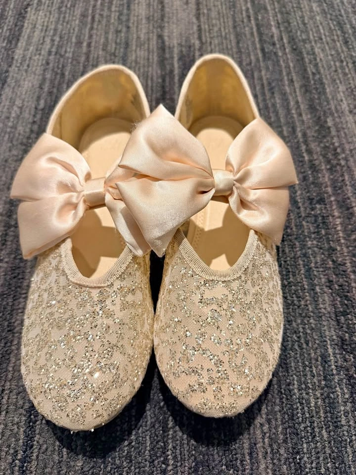 Like New. Kids Glitter Flats Size 2.5