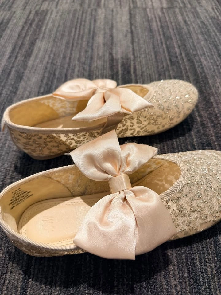 Like New. Kids Glitter Flats Size 2.5 - photo 2