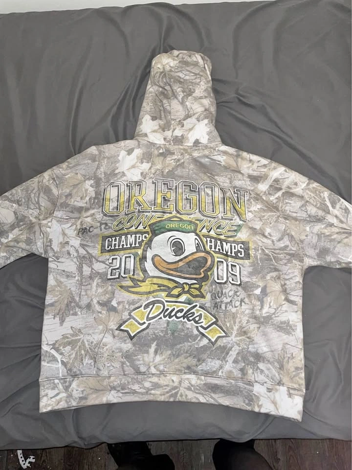 Hollister University of Oregon Ducks collegiate graphic hoodie