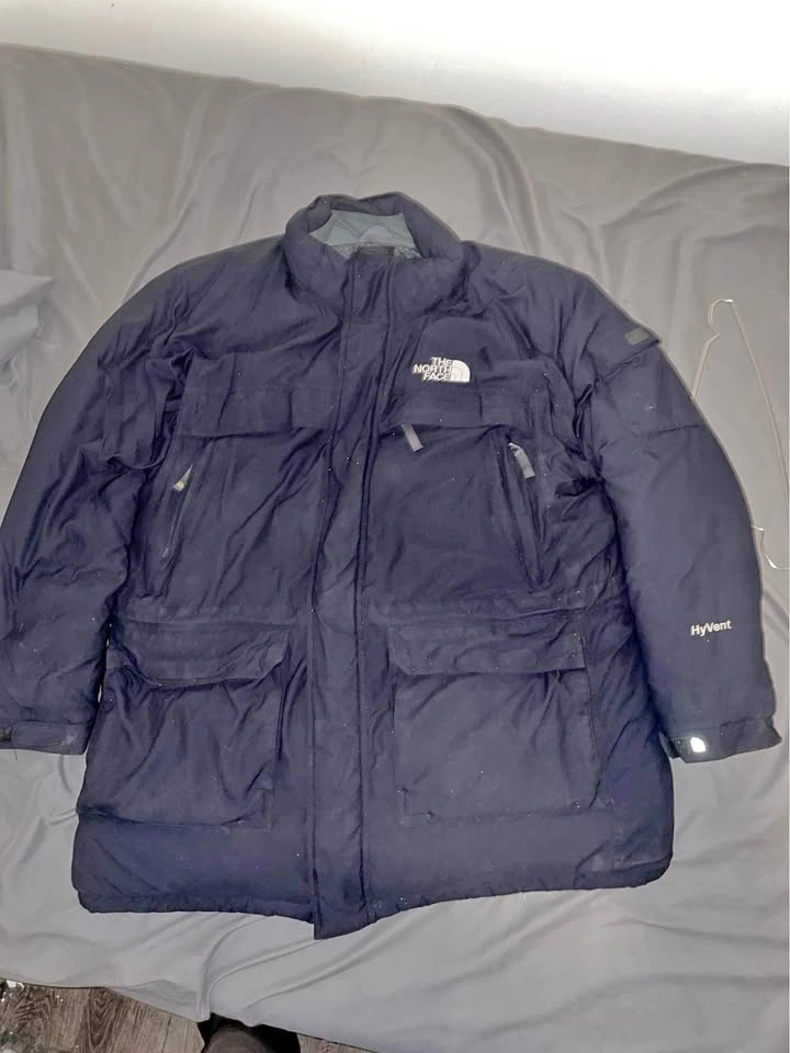 The North Face HyVent Men's Insulated Winter Parka Jacket – Blac