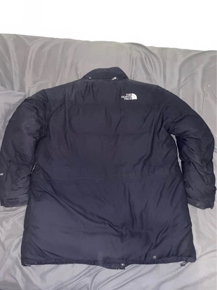 The North Face HyVent Men's Insulated Winter Parka Jacket – Blac - photo 2