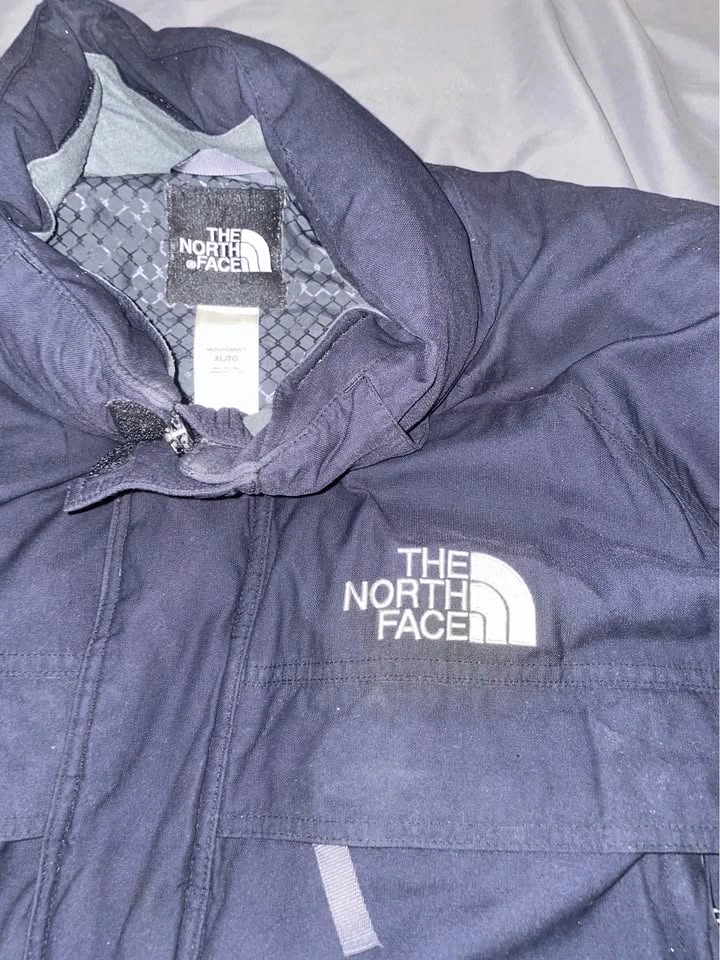 The North Face HyVent Men's Insulated Winter Parka Jacket – Blac - photo 3