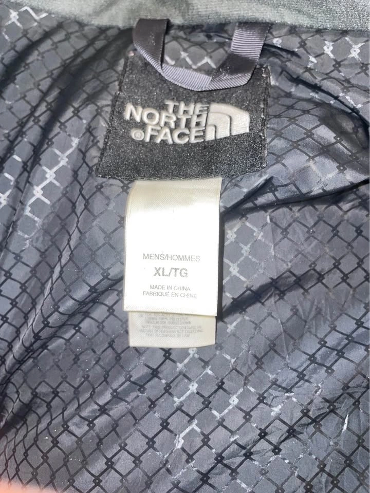 The North Face HyVent Men's Insulated Winter Parka Jacket – Blac - photo 4