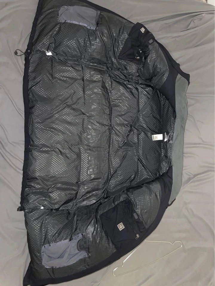 The North Face HyVent Men's Insulated Winter Parka Jacket – Blac - photo 5
