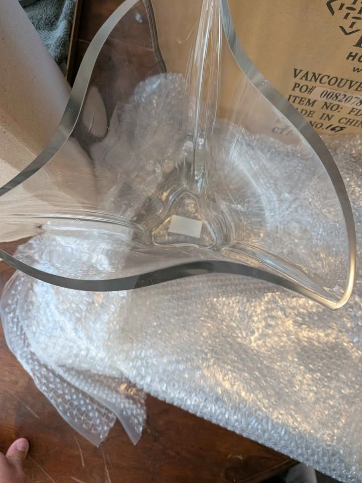 Brand New 33" Clear Glass Vases – 4 Available - photo 2