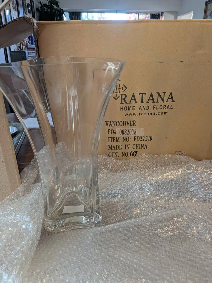 Brand New 33" Clear Glass Vases – 4 Available - photo 3