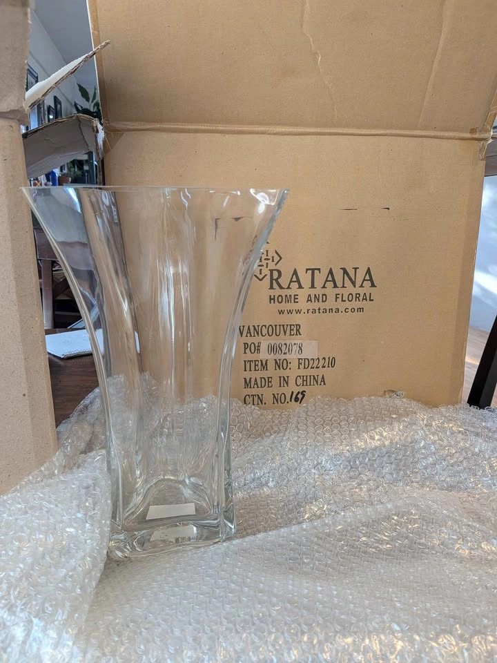 Brand New 33" Clear Glass Vases – 4 Available - photo 4