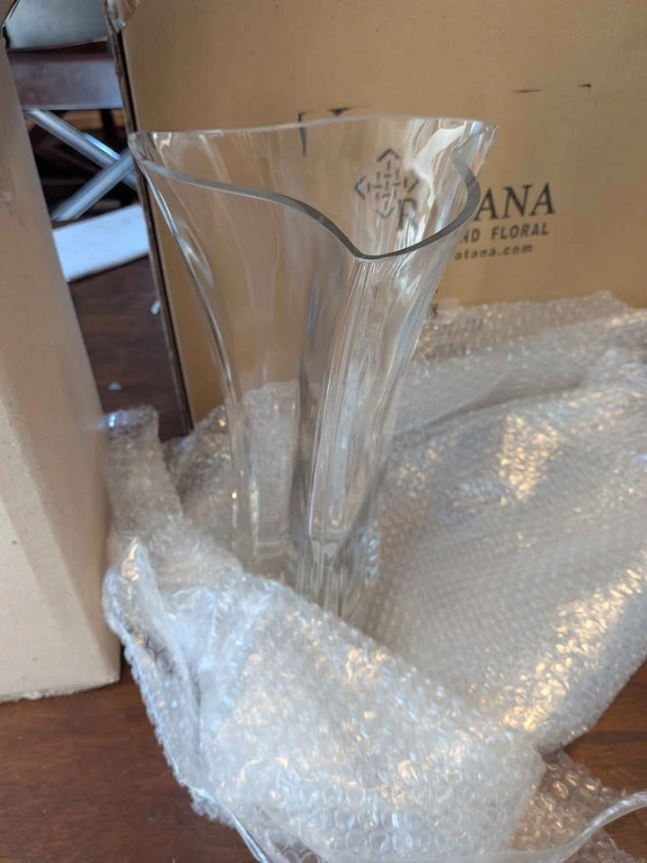 Brand New 33" Clear Glass Vases – 4 Available - photo 5