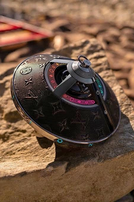 Louis Vuitton Horizon Light Up Speaker QAC000 – Authenticated, F