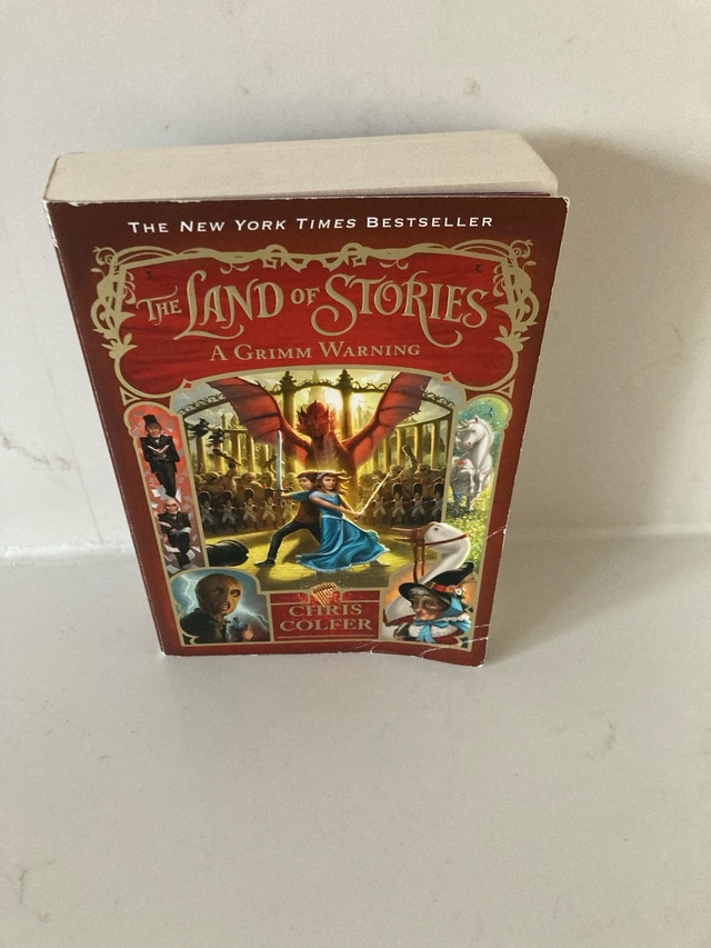 🏈 The Land of Stories: A Grimm Warning by Chris Colfer