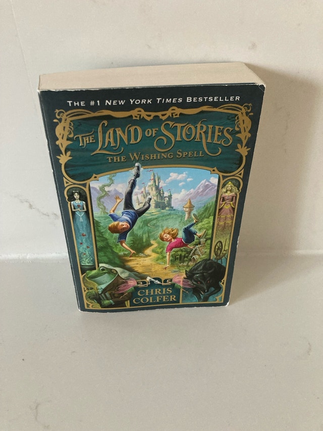 🏈 The Land of Stories: The Wishing Spell by Chris Colfer