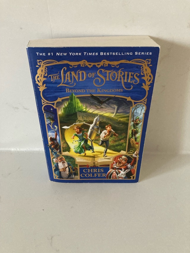 🏈 The Land of Stories: Beyond the Kingdoms by Chris Colfer