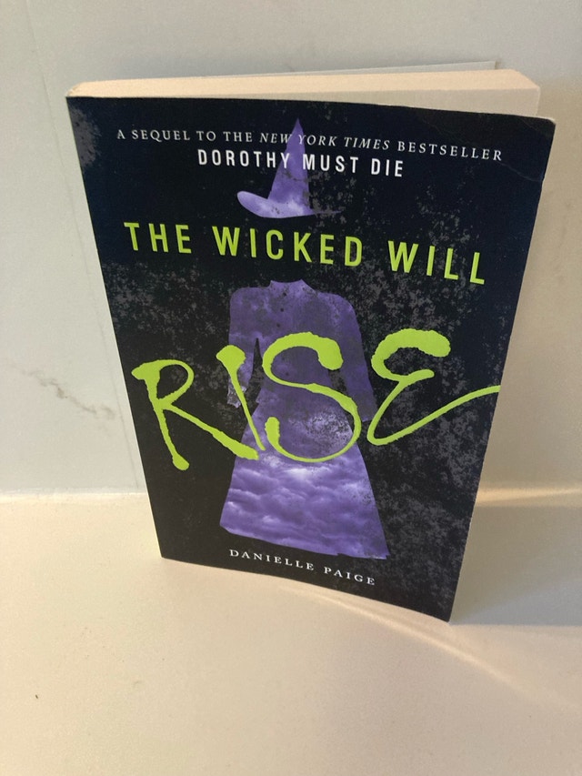 🏈The Wicked Will Rise by Danielle Paige