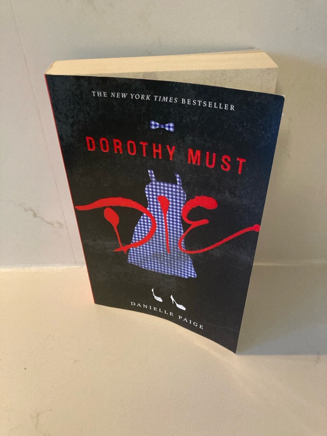🏈Dorothy Must Die by Danielle Paige
