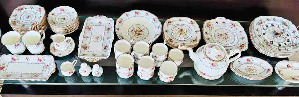 Vintage Royal Albert - Petit Point China Collection