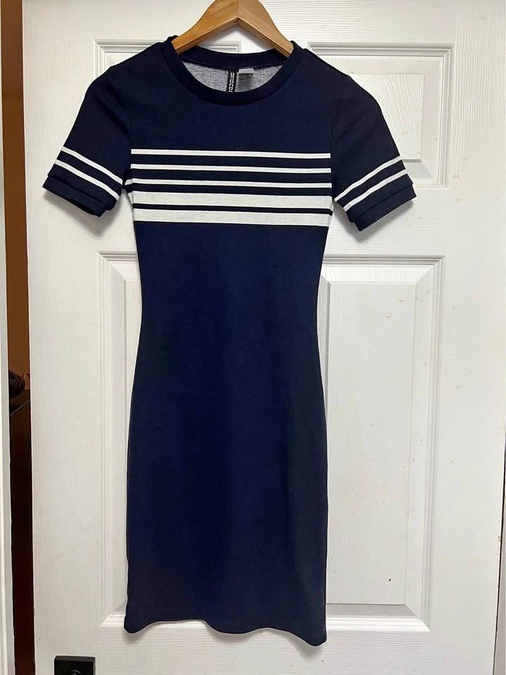 🏈 Blue dress