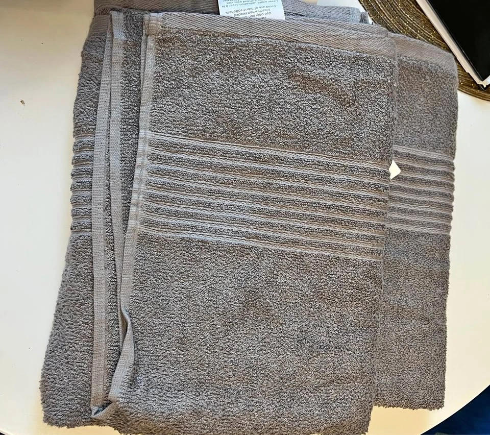 🏈  2 Gray Towels