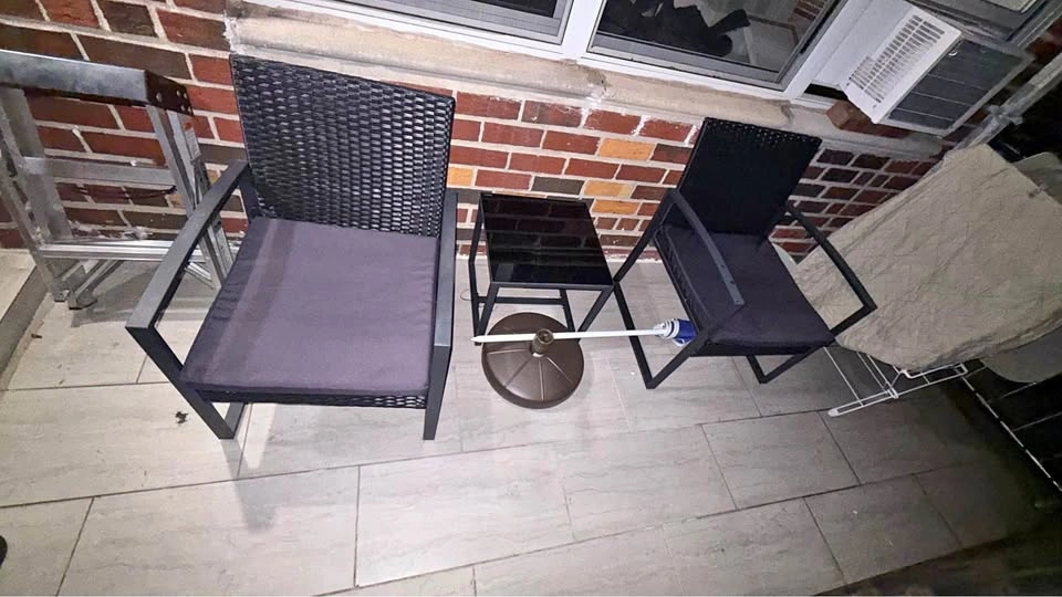 Outdoor/balcony set 2 chairs with square table and cushions