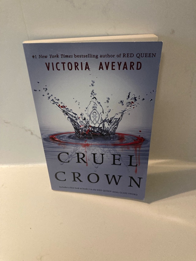 🏈Cruel Crown by Victoria Aveyard