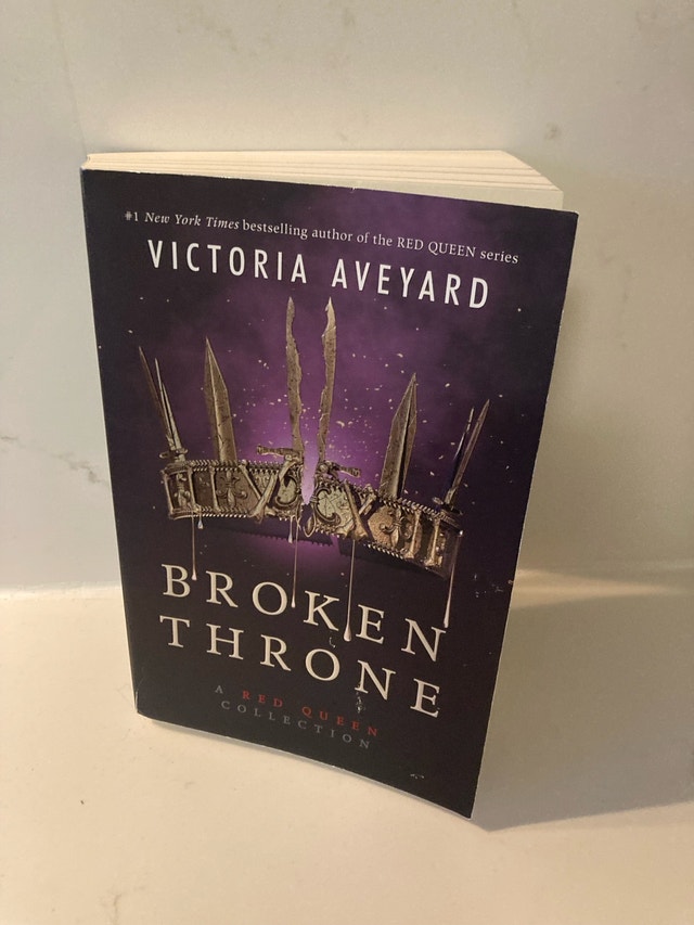 🏈Broken Throne by Victoria Aveyard