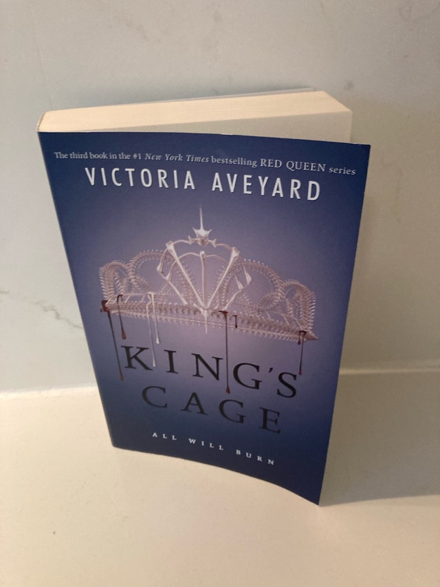 🏈King's Cage by Victoria Aveyard