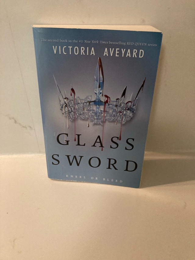 🏈Glass Sword by Victoria Aveyard