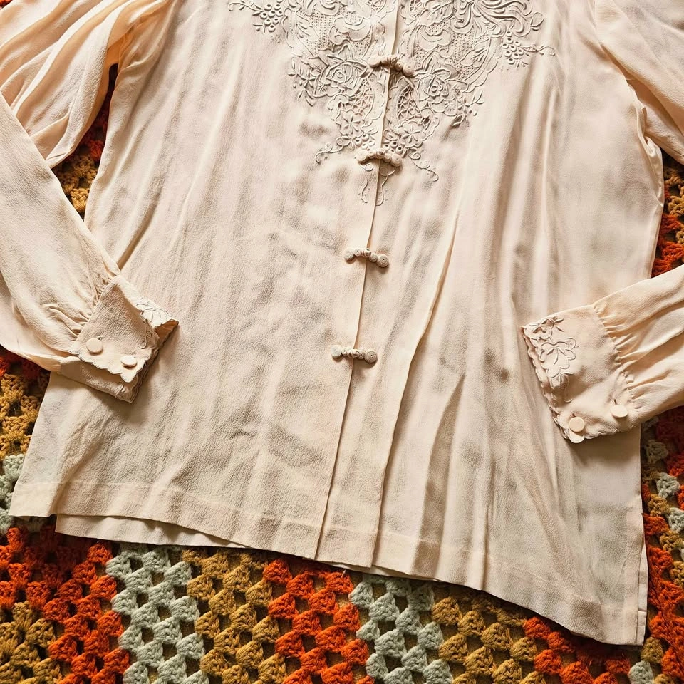 60s/ 70s 100% Silk Peony Vintage Hand Embroidered Blouse - photo 5