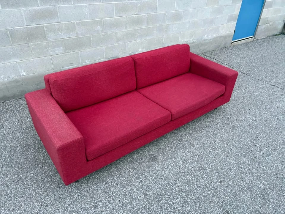Red Large Love Seat - Delivery Available - photo 2