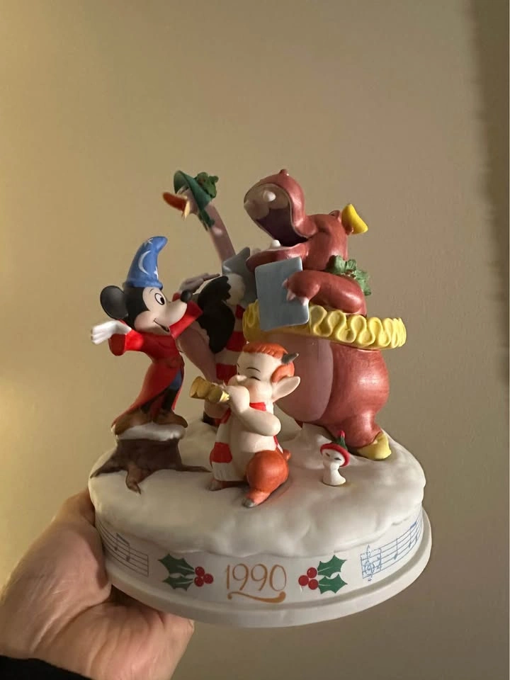 Disney Frames and Memorabilia - photo 2
