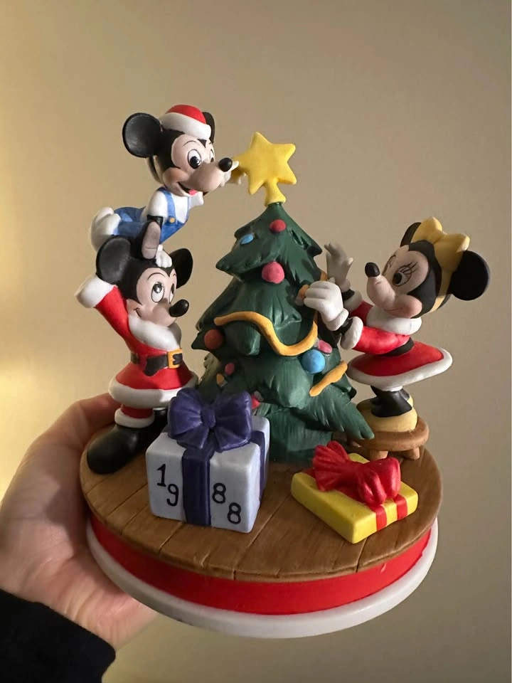 Disney Frames and Memorabilia - photo 4
