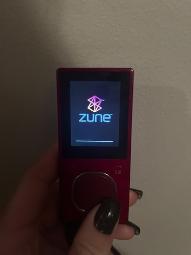 Zune mp3 player 4gb - EVERYTHING WORKS