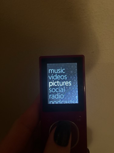 Zune mp3 player 4gb - EVERYTHING WORKS - photo 2