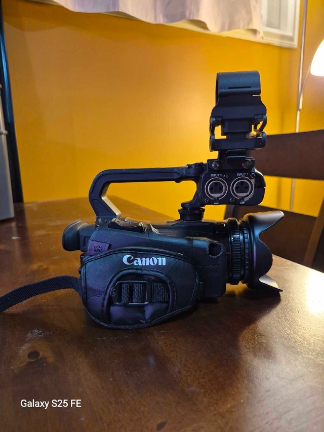 Canon XA-60 4K UHD Camcorder - photo 4