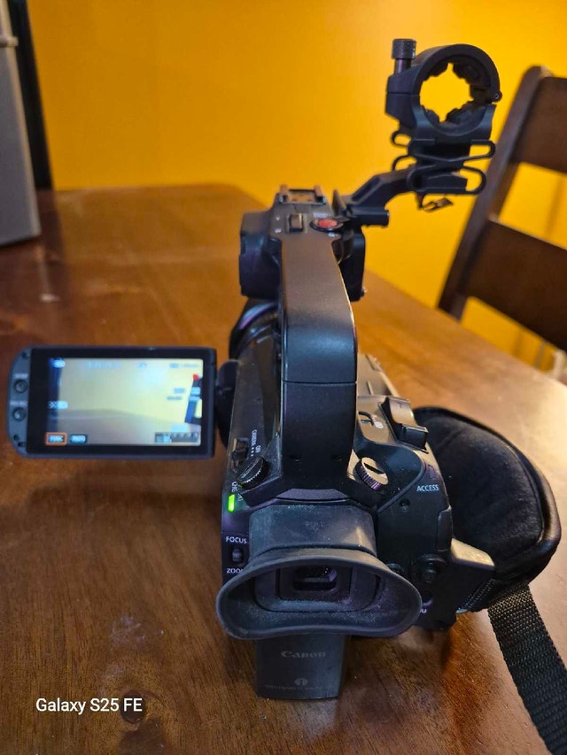 Canon XA-60 4K UHD Camcorder - photo 5