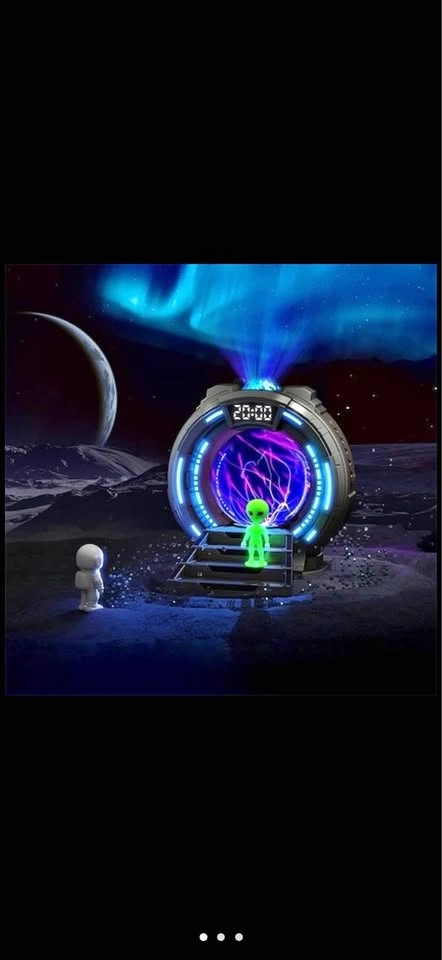 8-in-1 Space Northern Lights Projector - Astronaut/Alien