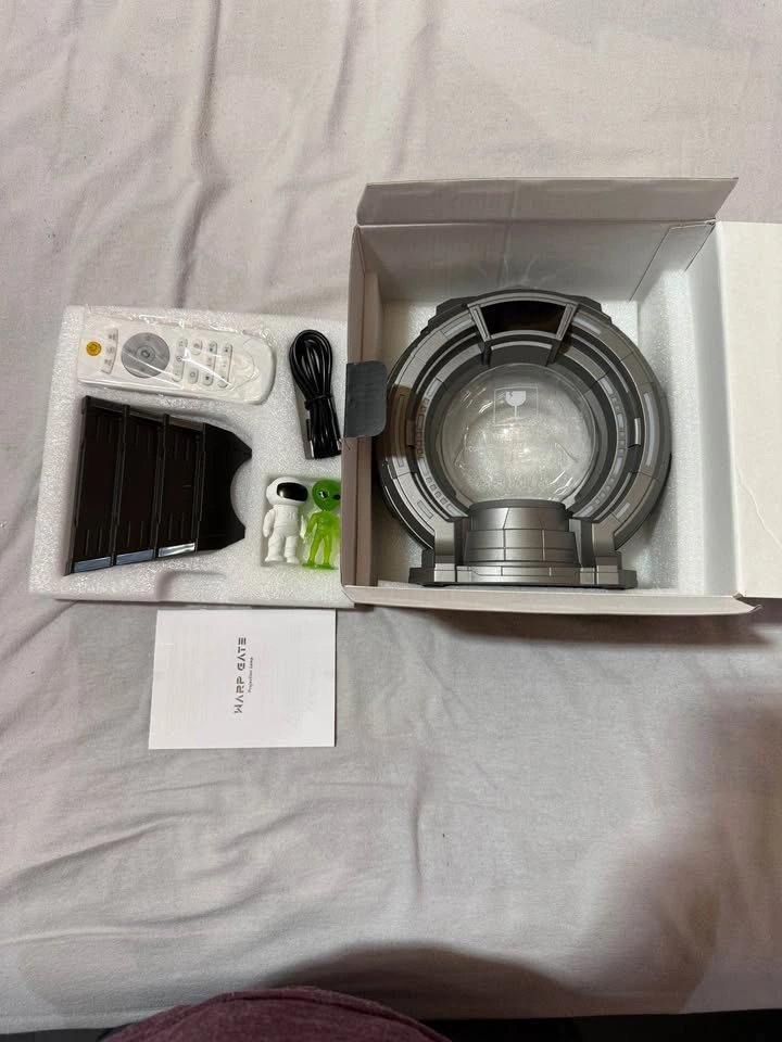 8-in-1 Space Northern Lights Projector - Astronaut/Alien - photo 5