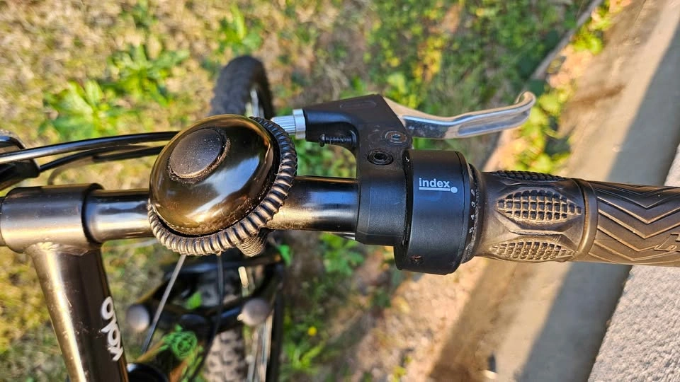 Huffy Rock Creek Mountain Bike with lock & chain, helmet, rear m - photo 5