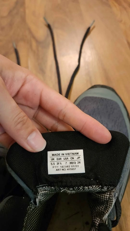 Salomon hiking shoes - photo 3