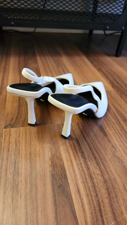 White pointed toe heels - photo 2