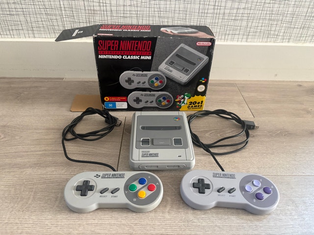 SNES 20 + 1 Games with 2 controllers