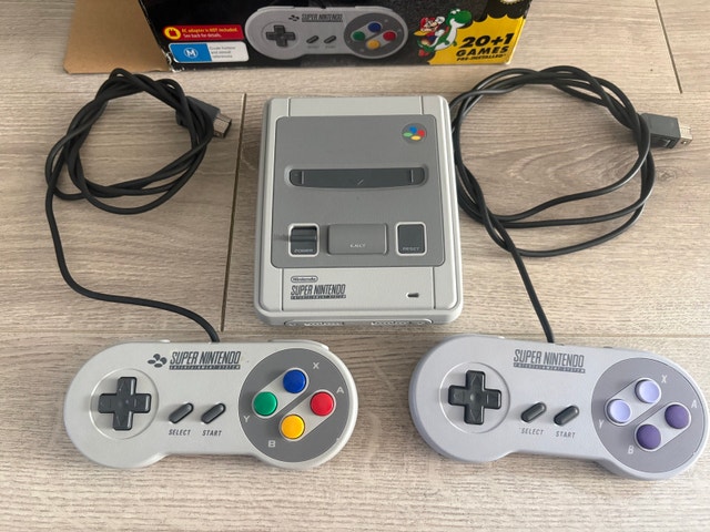 SNES 20 + 1 Games with 2 controllers - photo 2