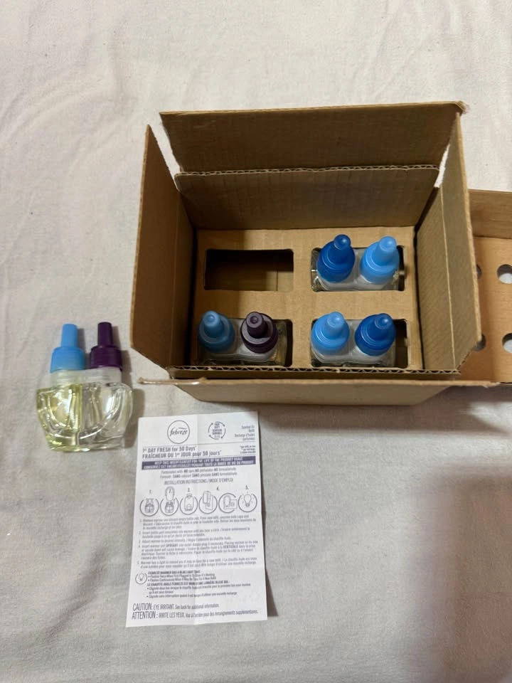 Febreze Plug In Air Freshener Refills, 4 Pack (New) - photo 2