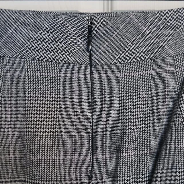 Le Chateau classic grey plaid pencil skirt size 5/6 - photo 3