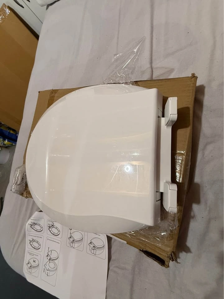 White toilet seat with slow close standard Size 14.3-16.5 inch - photo 2