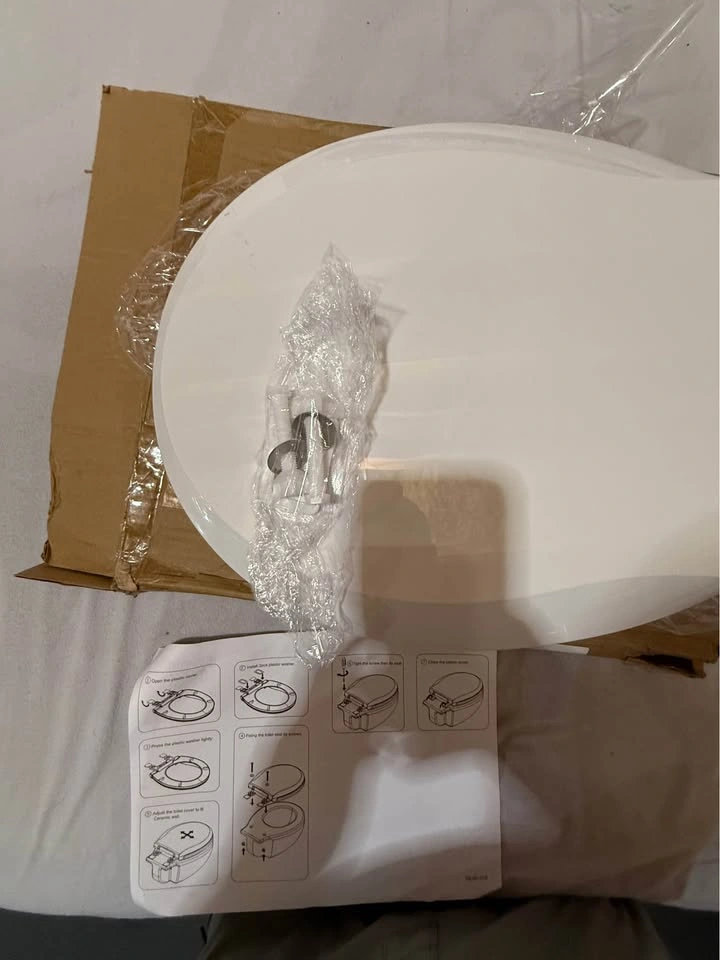 White toilet seat with slow close standard Size 14.3-16.5 inch - photo 4