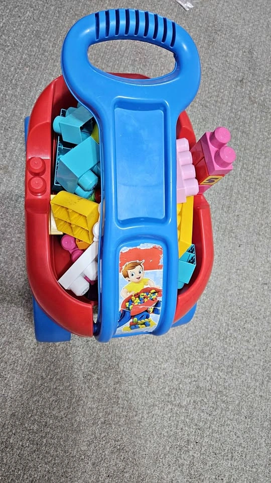 Toy blocks with cart🏈