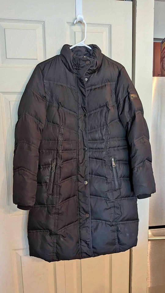 NOVELTI black women's winter coat, size small (S)