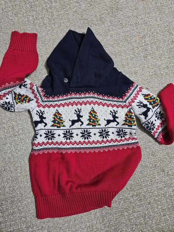Sweater size 5/6🏈